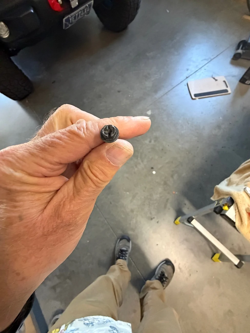 Jeep Wrangler JL Source for air filter housing screw? IMG_0858