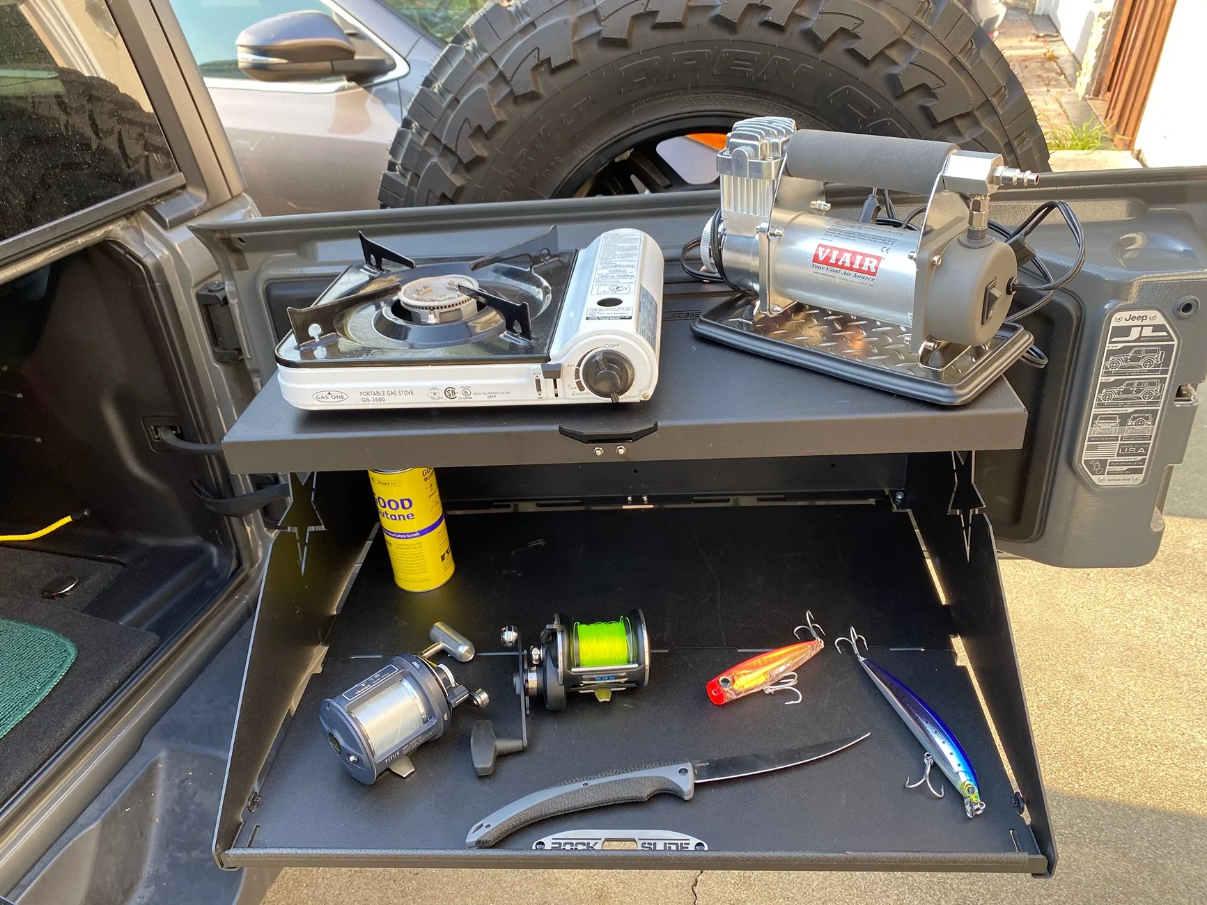 Jeep Wrangler JL A better tailgate table than Mopar? IMG_0355