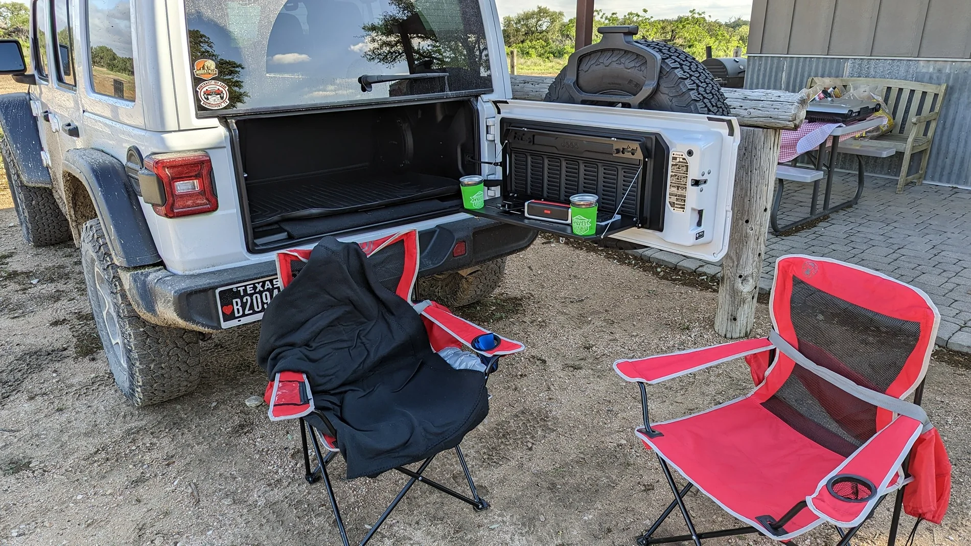 Jeep Wrangler JL A better tailgate table than Mopar? 42333d35-d357-412e-bccd-1774f1c4548c-1_all_48