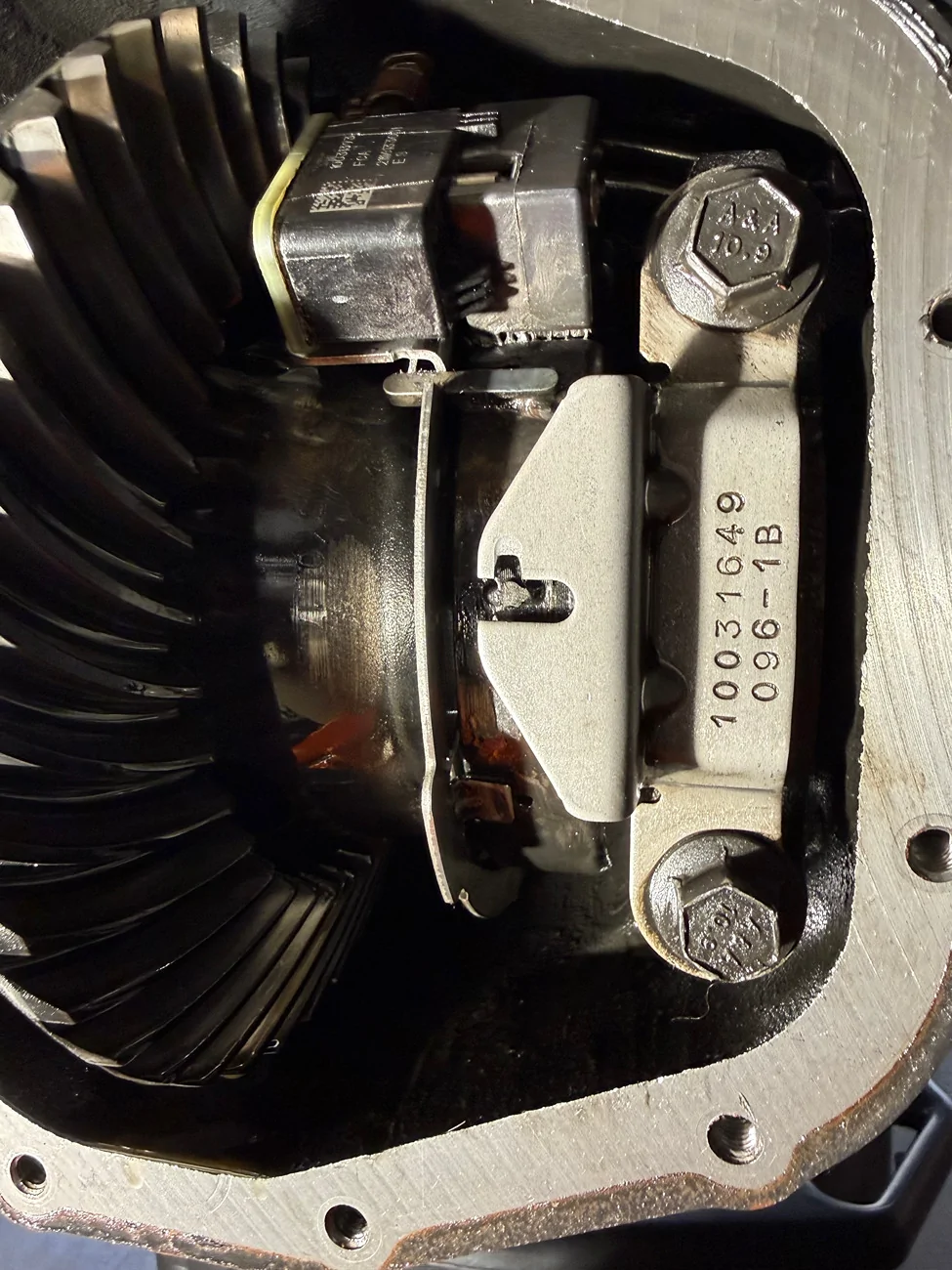 Jeep Wrangler JL Rear Diff Locker Actuator Pin Shredded IMG_3539