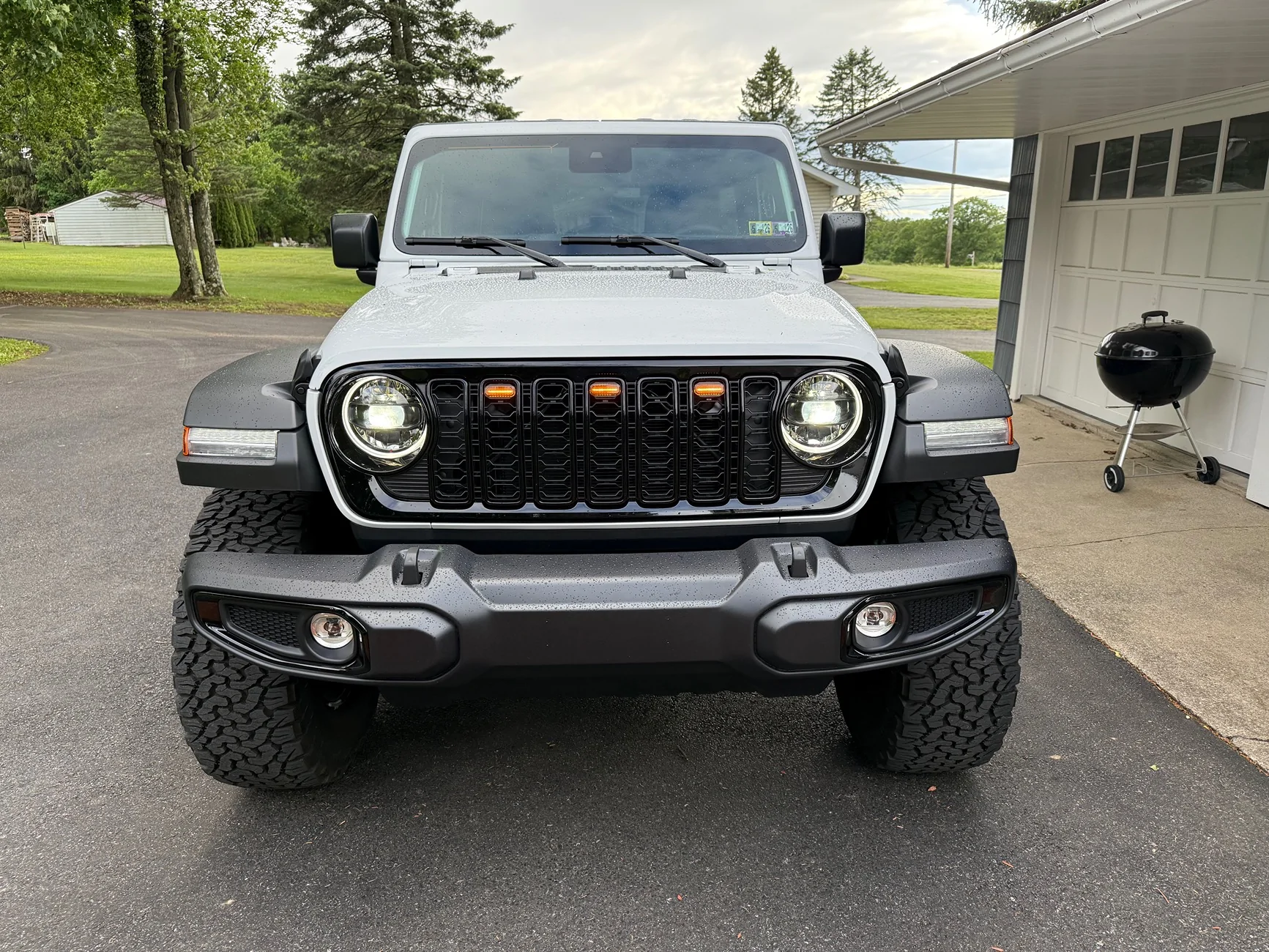 Jeep Wrangler JL Classic Style Grille (from Distinction Applied) swap on my 2025 Willys IMG_1146