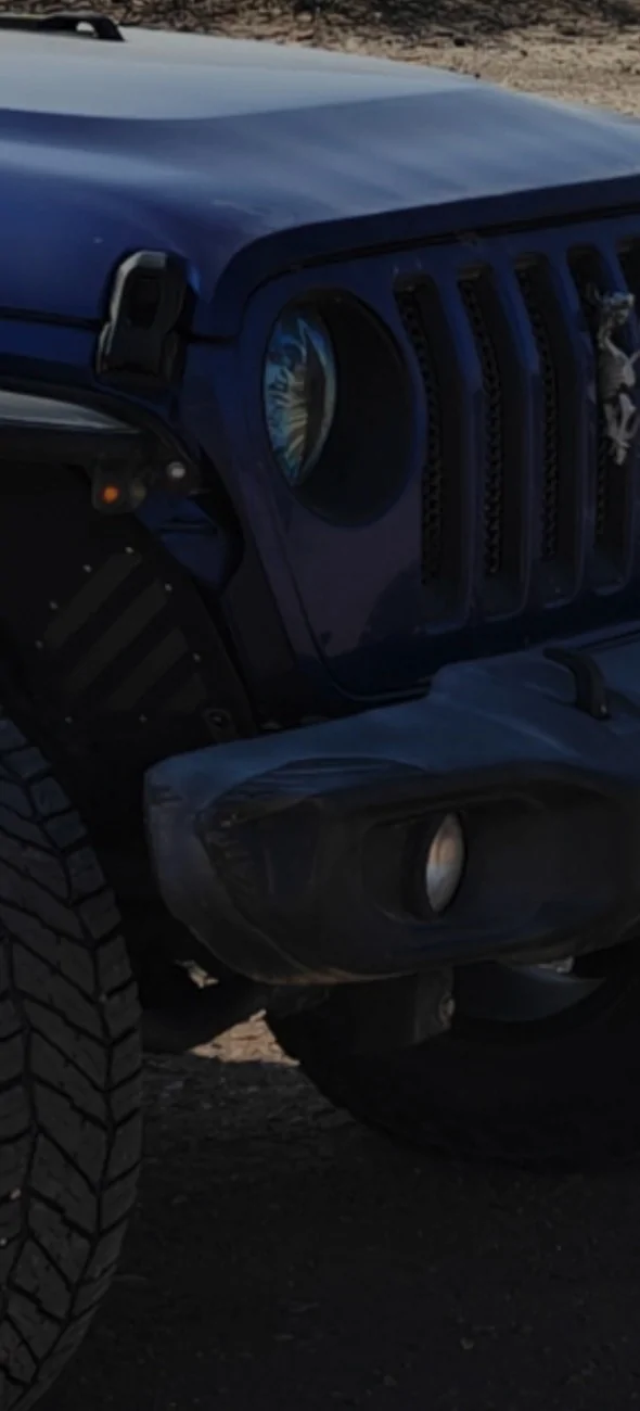 Jeep Wrangler JL scratched front bumper plastic 1000001574