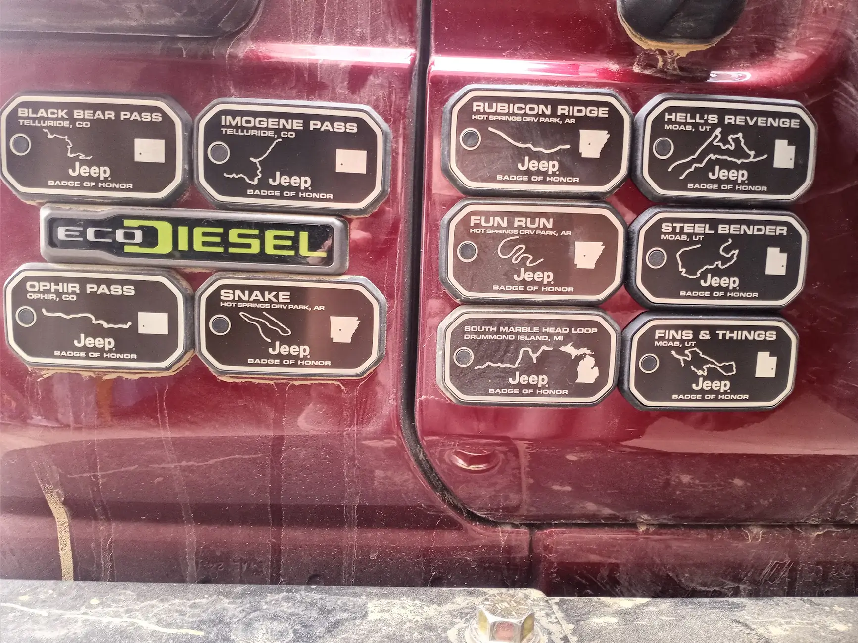 Jeep Wrangler JL Installing emblem with laser level? 1778274364421-29