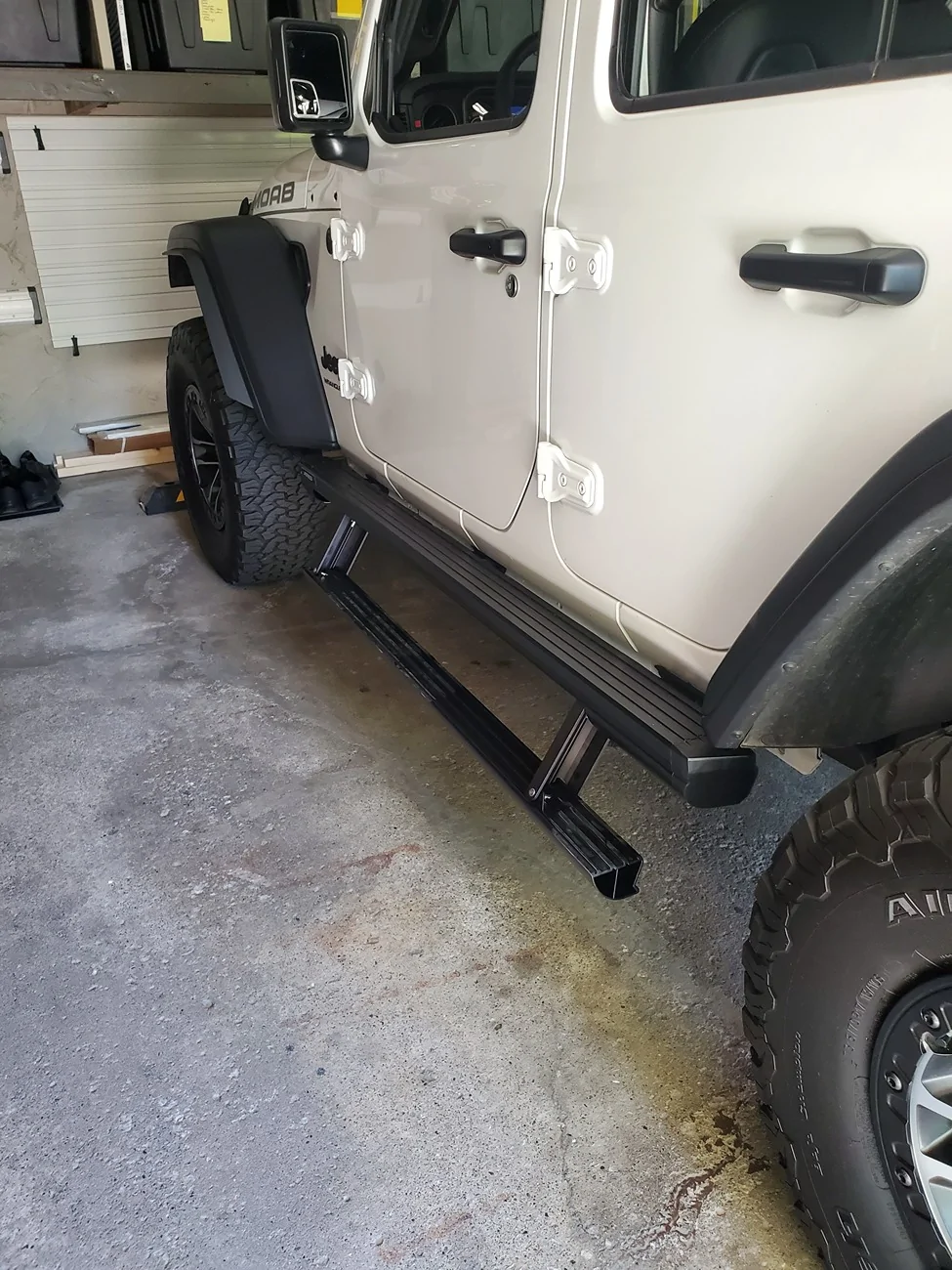 Jeep Wrangler JL AMP Research alternative 20260510_145849