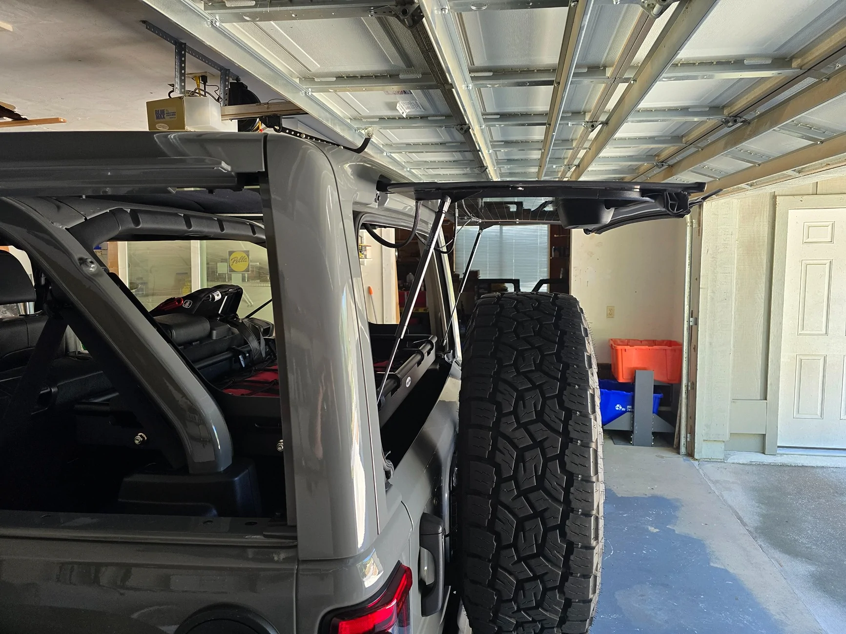 Jeep Wrangler JL My Garage sucks, so…. 20260515_150843