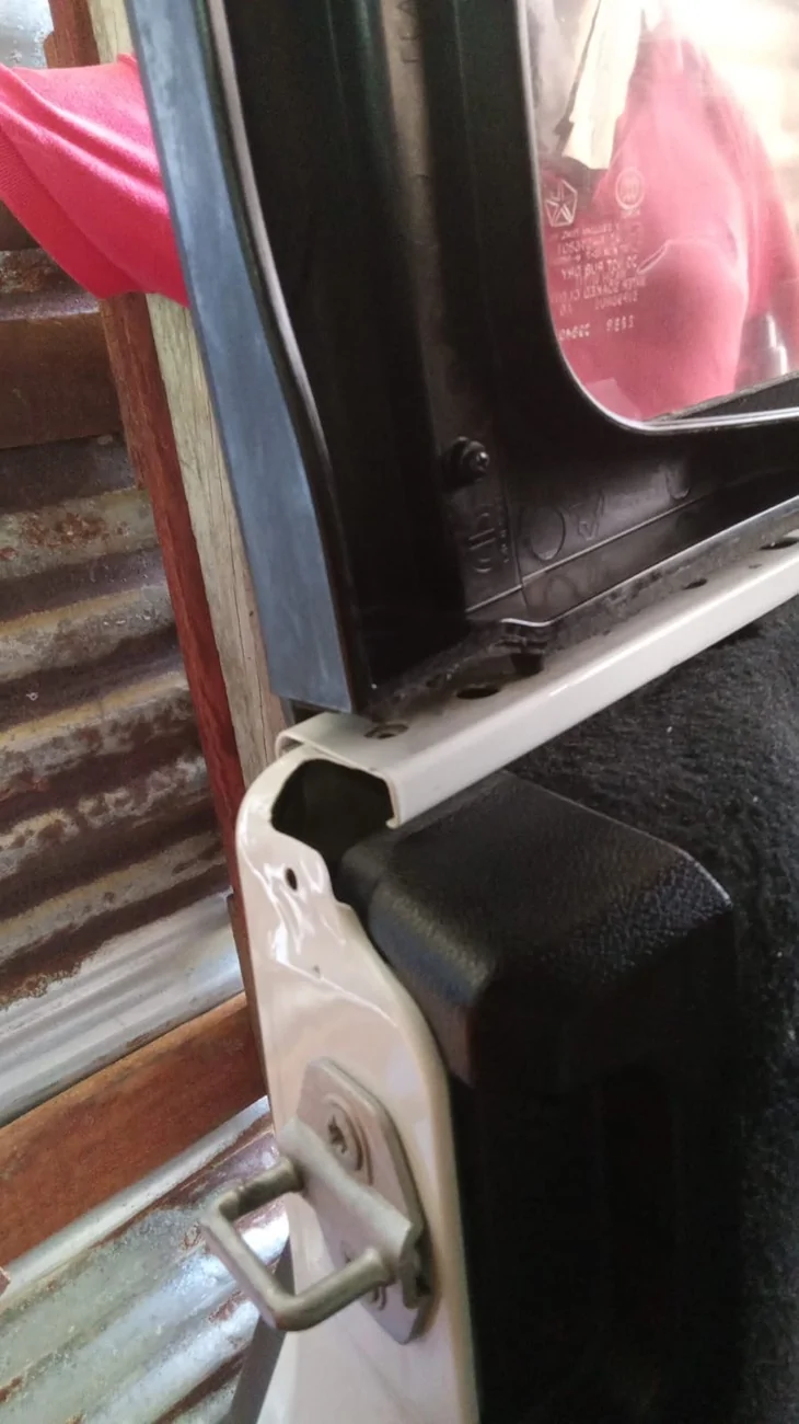 Jeep Wrangler JL Need to know what this part is 9dddb758-81da-4a5d-a958-74fc071588d5