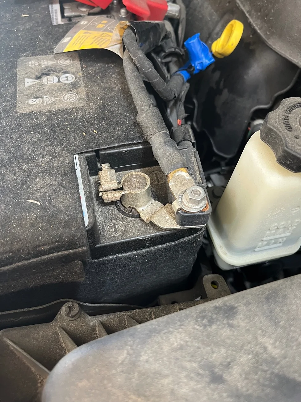 Jeep Wrangler JL AUX battery delete/bypass - Which method is proper? IMG_2770
