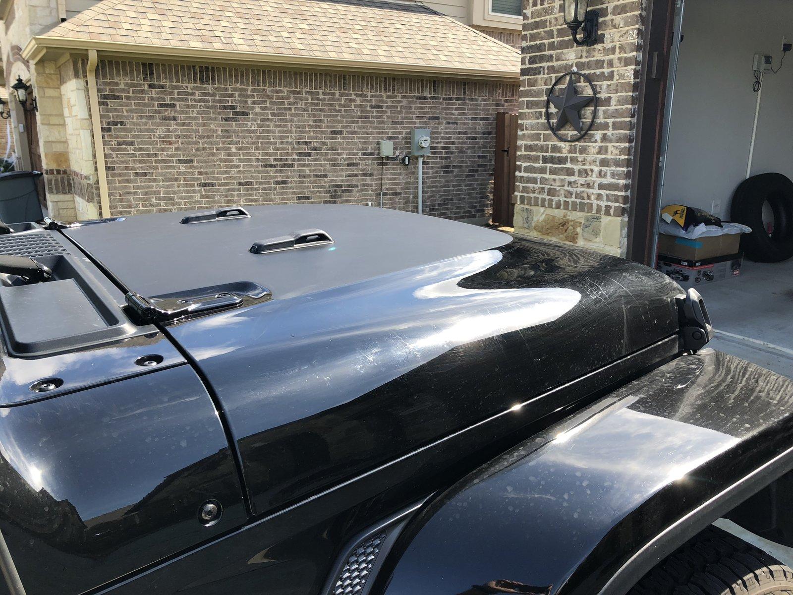 Jeep Wrangler JL Sunlight reflection off the hood 91F9A573-AF4E-4A26-81F4-08837FE70C3F