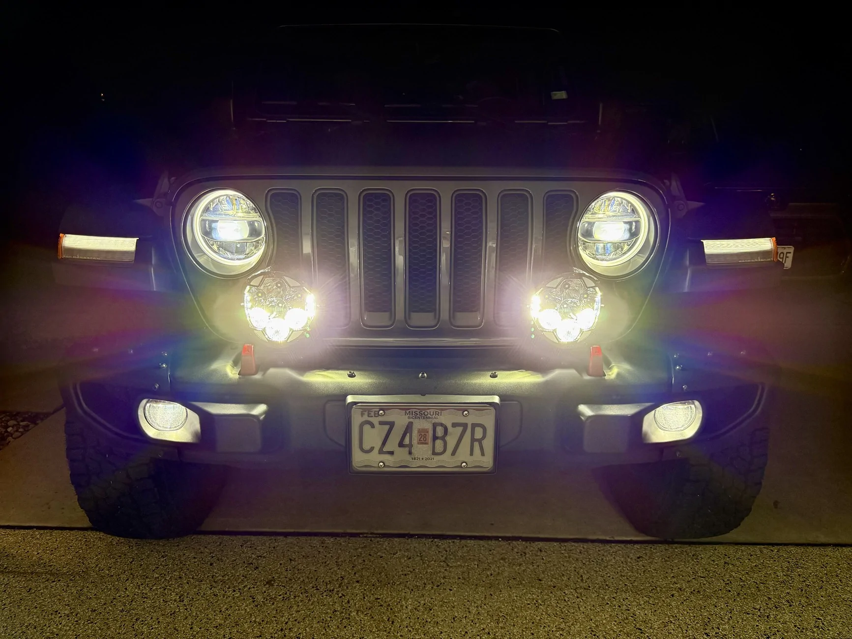 Jeep Wrangler JL Suparee Helm 7 Lights Review IMG_5134