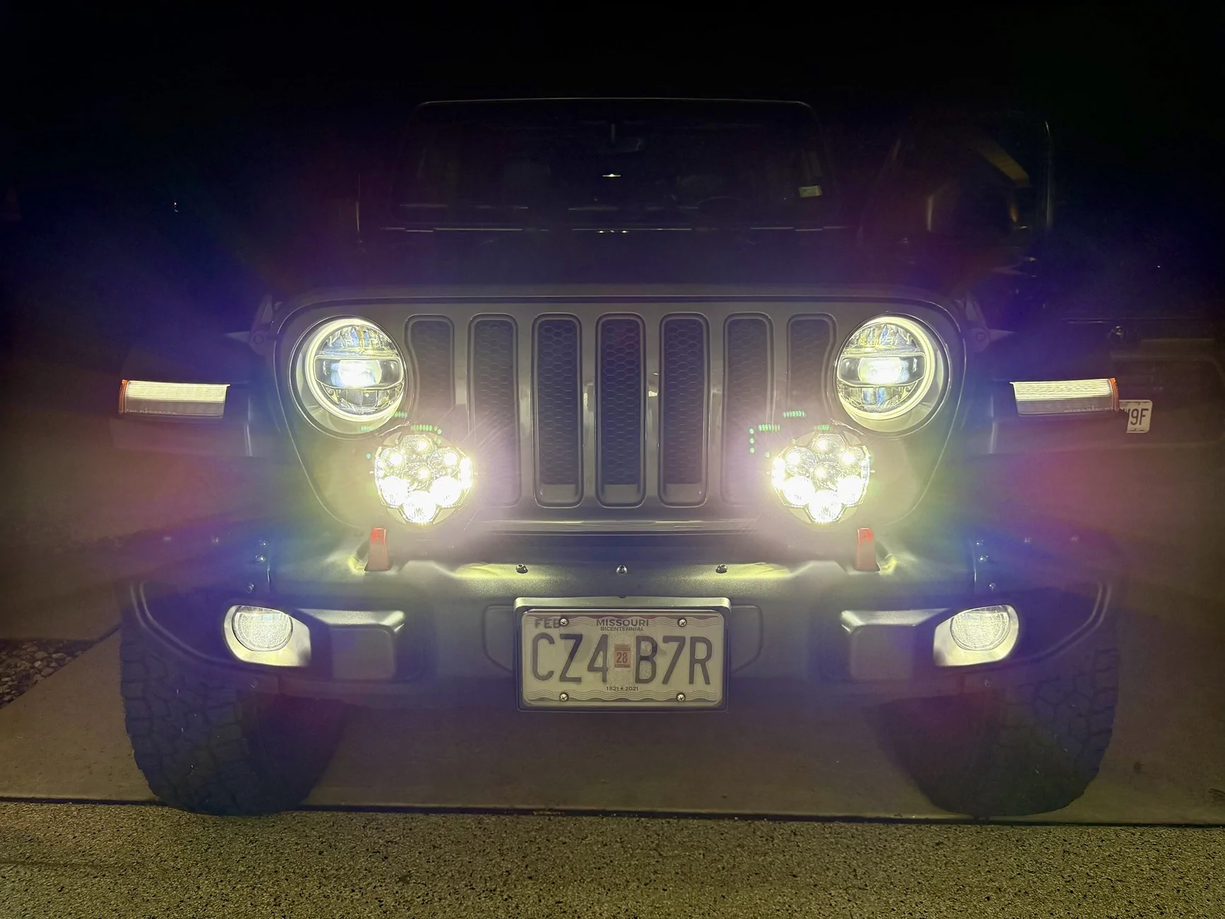 Jeep Wrangler JL Suparee Helm 7 Lights Review IMG_5135