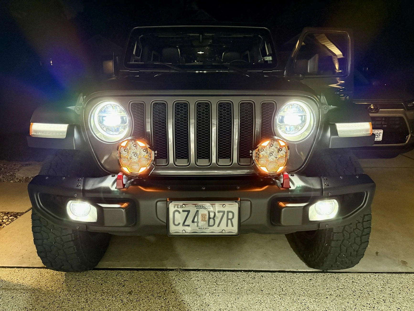 Jeep Wrangler JL Suparee Helm 7 Lights Review IMG_5136