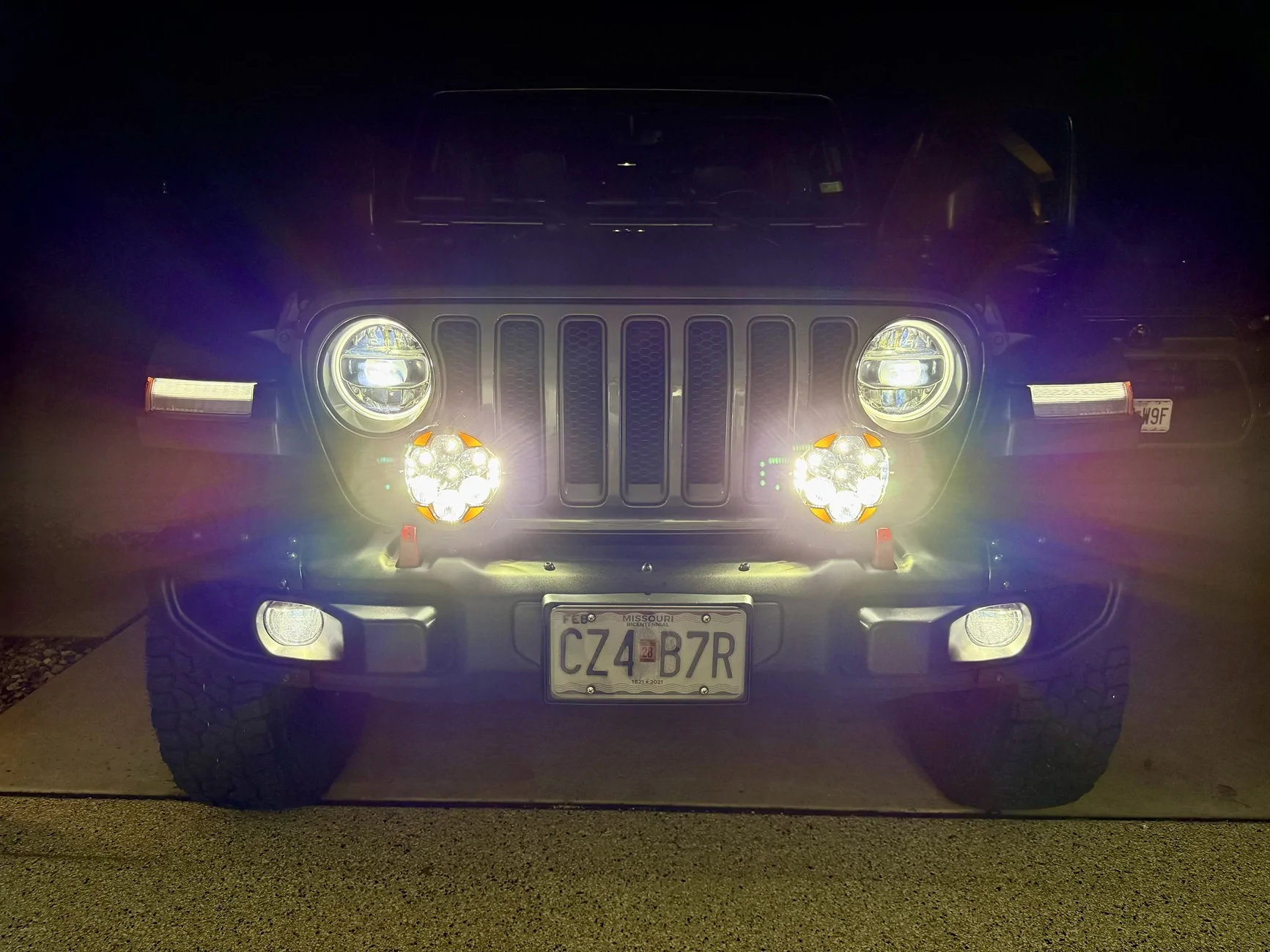 Jeep Wrangler JL Suparee Helm 7 Lights Review IMG_5137