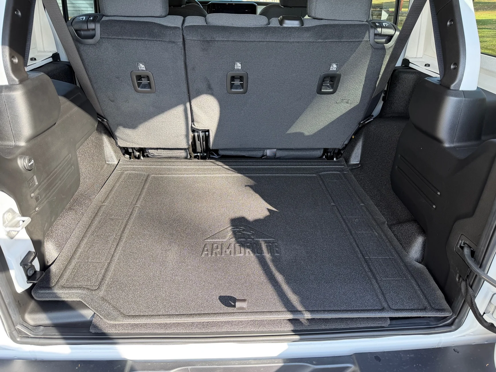 Jeep Wrangler JL Looking for a complete carpet replacement. IMG_1628