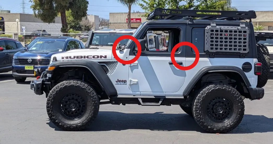 Jeep Wrangler JL Two-Tone Door on a JLR Screenshot 2026-06-10 152145