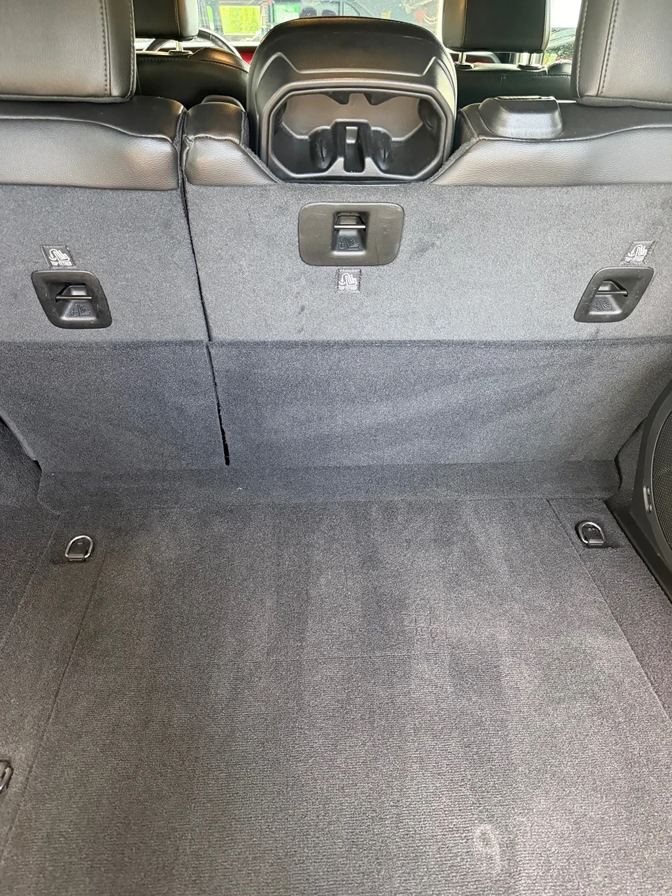 Jeep Wrangler JL Missing cargo area panels on 2025 Willys. IMG_4871