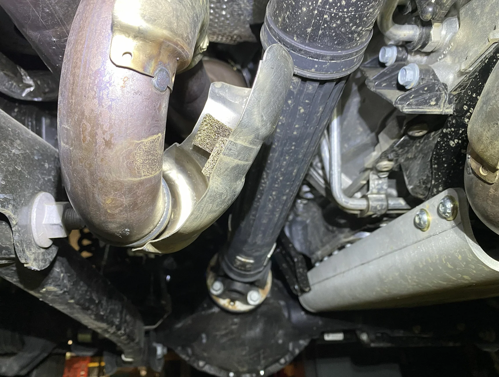 Jeep Wrangler JL Loop in exhaust IMG_9389