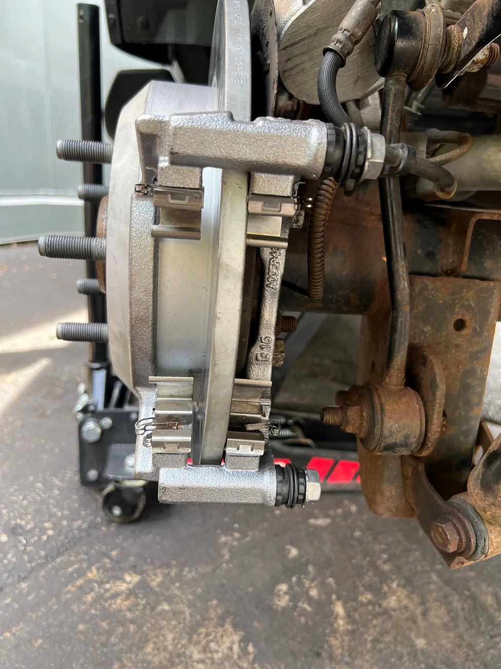 Jeep Wrangler JL Rear caliper bracket rubbing rotor IMG_9043