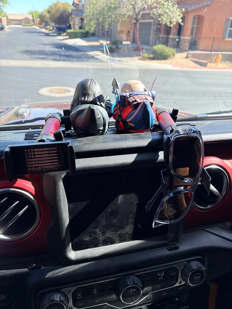 Jeep Wrangler JL Bulletpoint vs Tackform phone mount side by side comparison IMG_2441