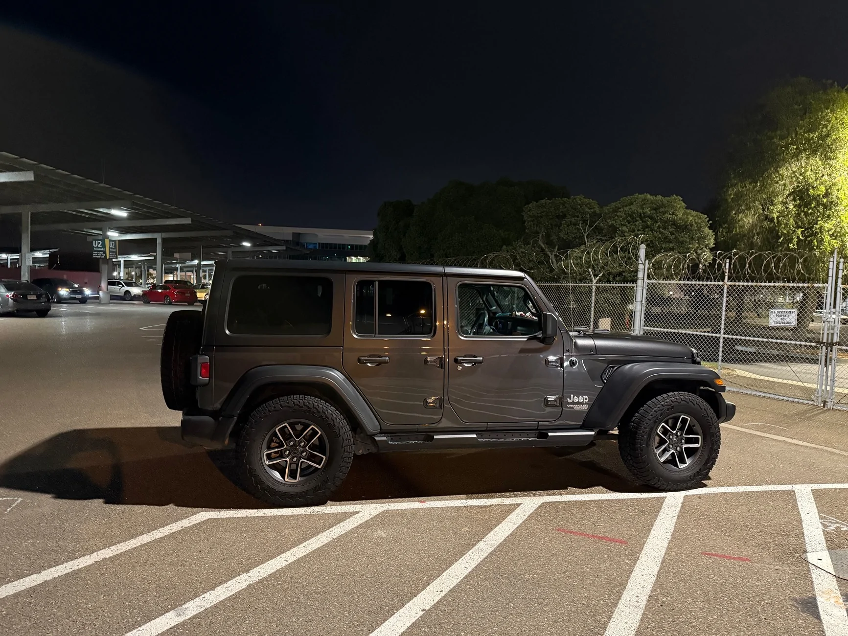 Jeep Wrangler JL 265/70/17 on Mojave wheels IMG_1687