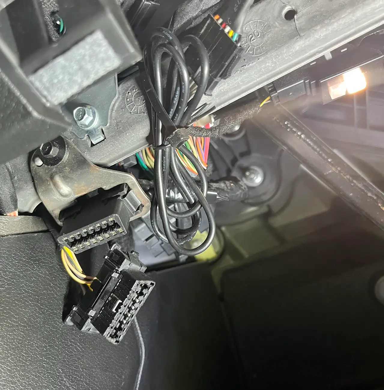 Jeep Wrangler JL What is this under the dashboard? 1782611284592-xg