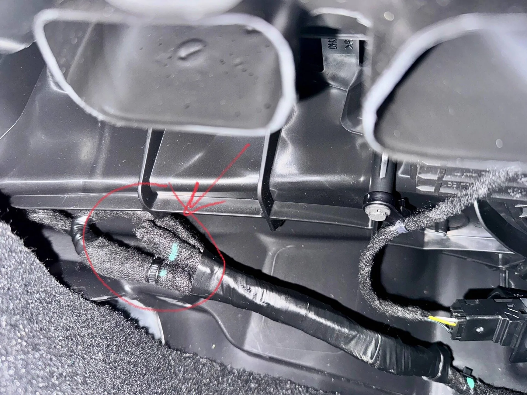 Jeep Wrangler JL Aux Wiring in cabin IMG_1019
