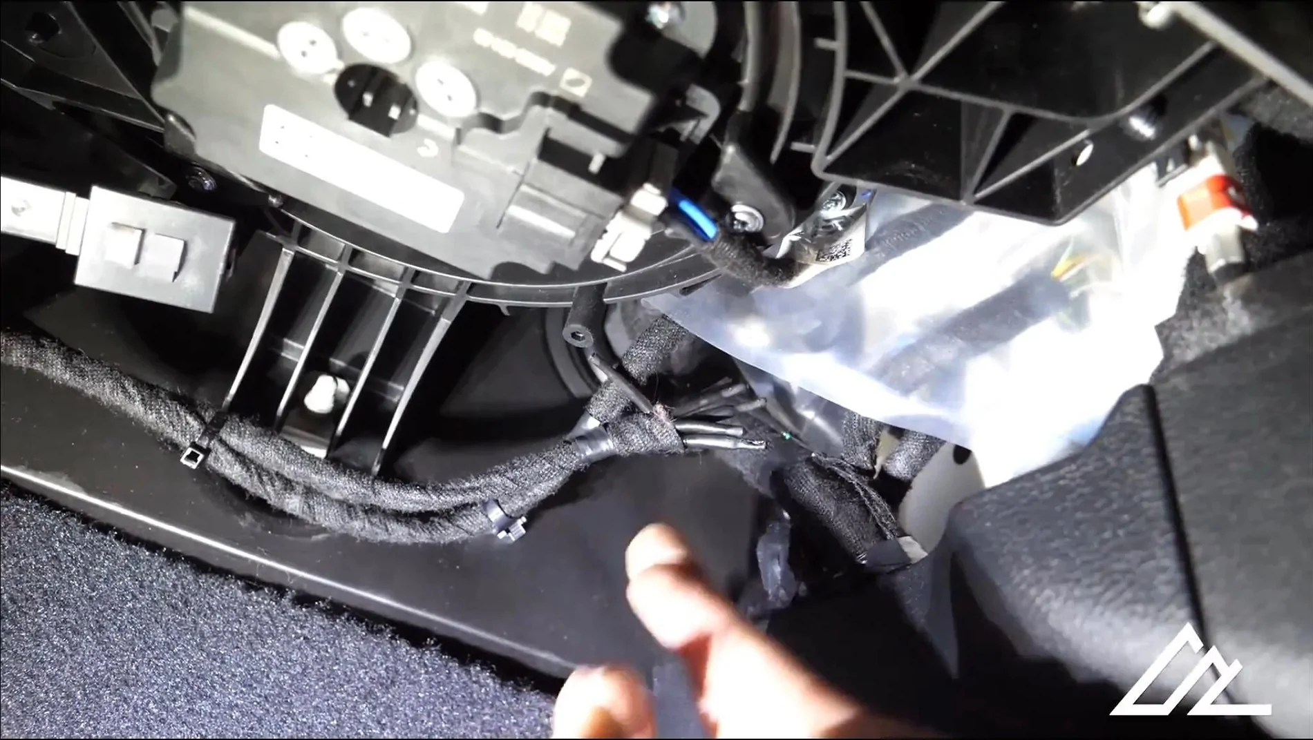 Jeep Wrangler JL Aux Wiring in cabin IMG_1020