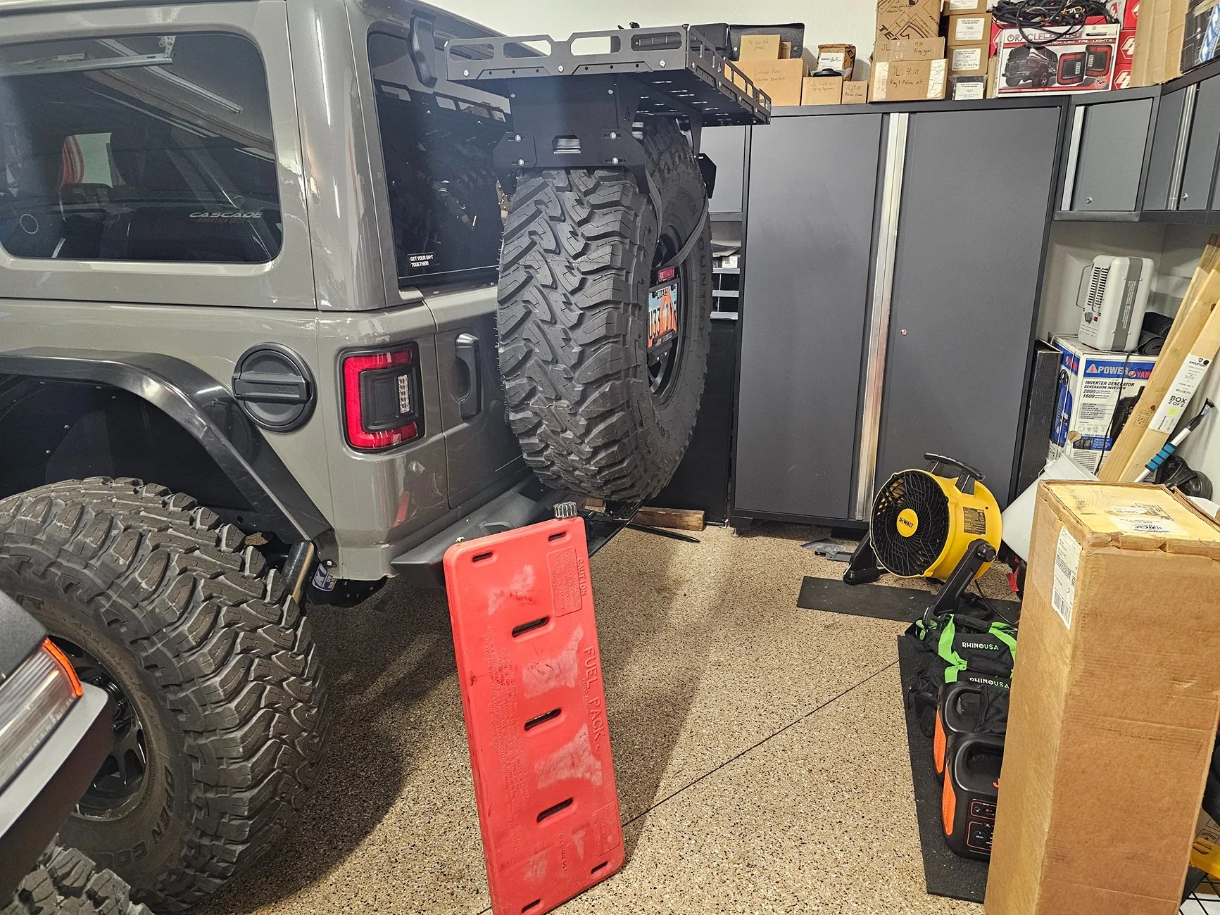 Jeep Wrangler JL Fuel jugs AAL M.A.S.S. spare tire platform - fuel pack