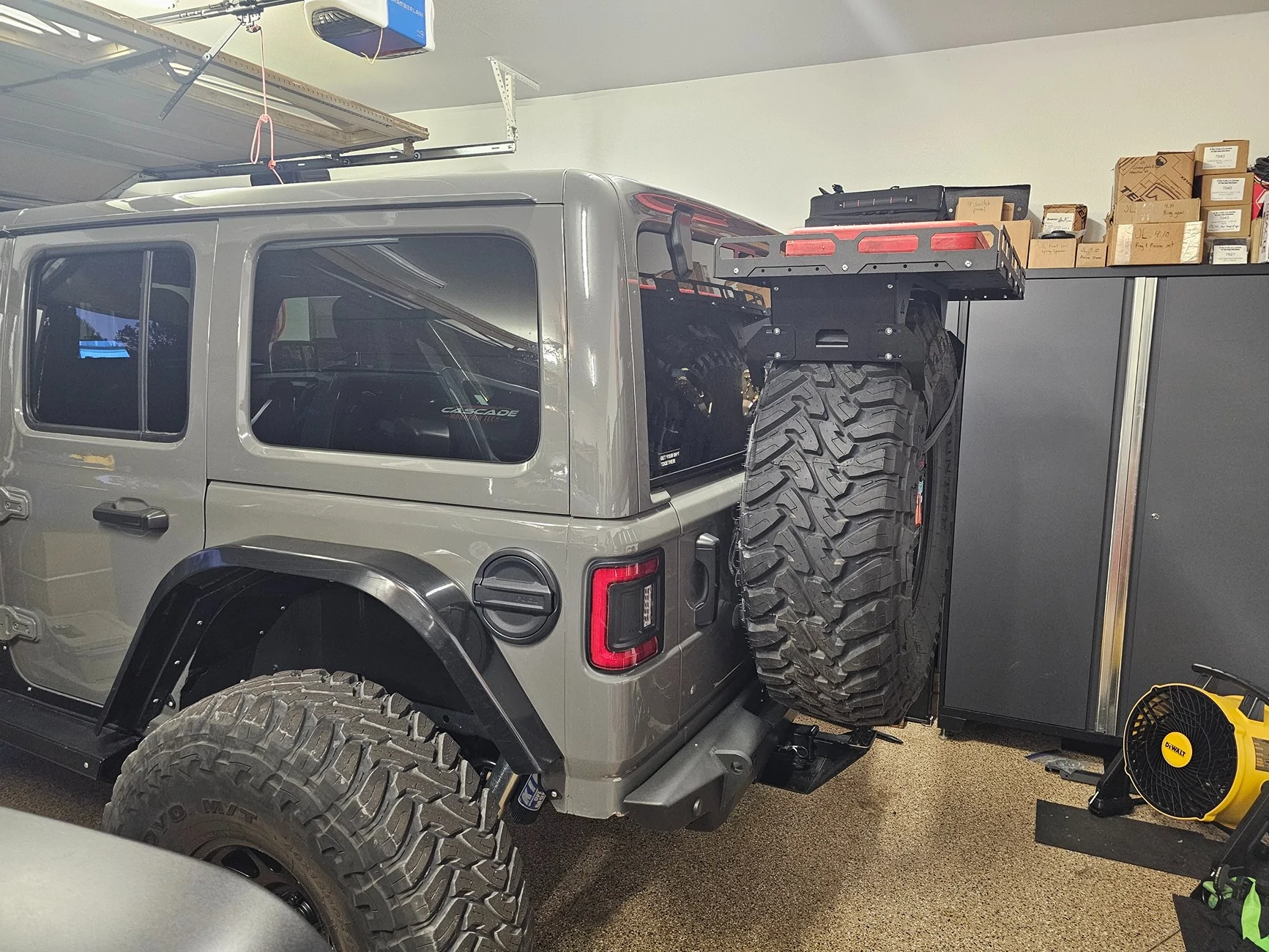 Jeep Wrangler JL Fuel jugs AAL M.A.S.S spre tire platform - fuel pack 1