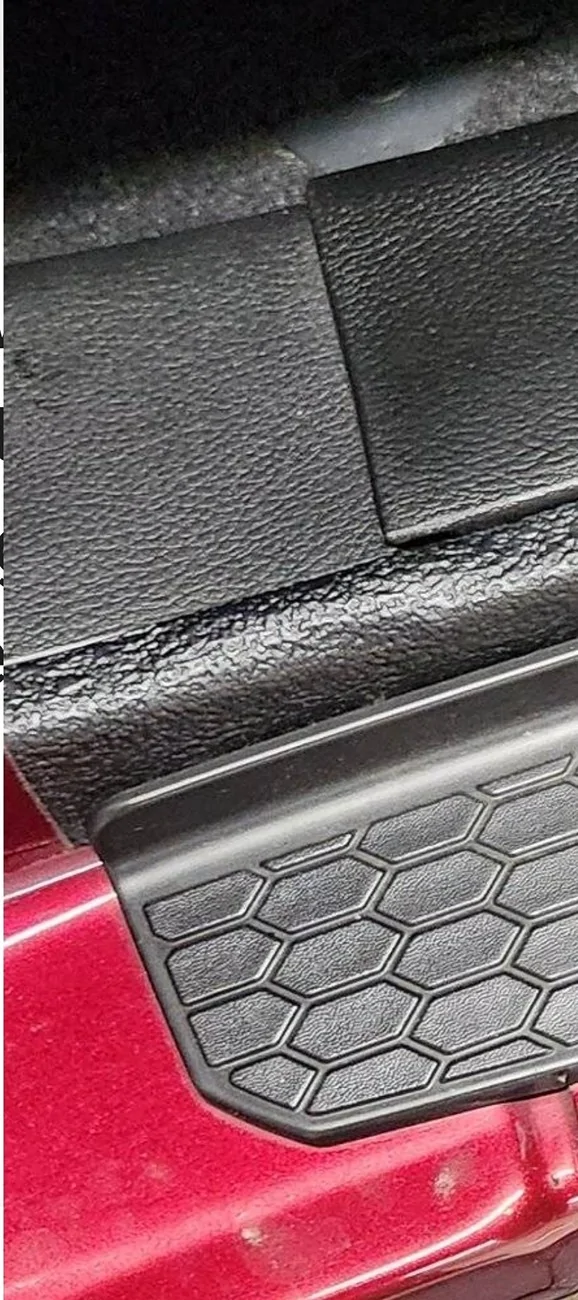 Jeep Wrangler JL 2024 Door Sill Guards Screenshot_20260702_073035_Chrom