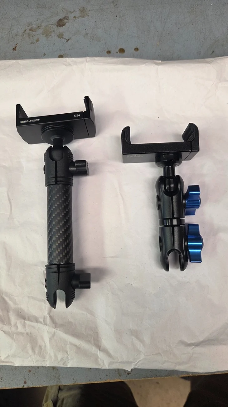 Jeep Wrangler JL Bulletpoint vs Tackform phone mount side by side comparison 17834540060225144861065175282249