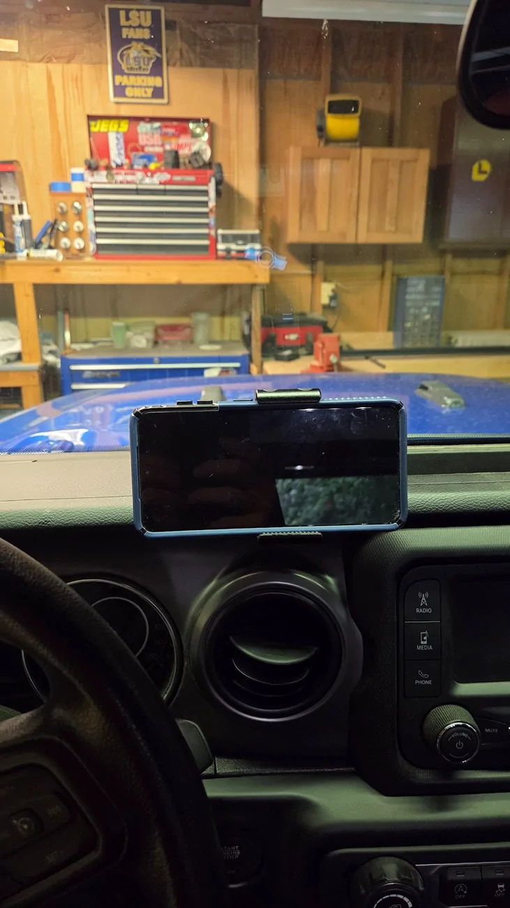 Jeep Wrangler JL Bulletpoint vs Tackform phone mount side by side comparison 20260707_183952