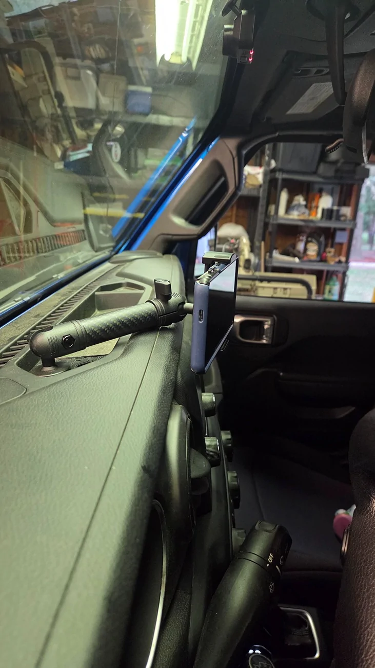 Jeep Wrangler JL Bulletpoint vs Tackform phone mount side by side comparison 20260707_184422
