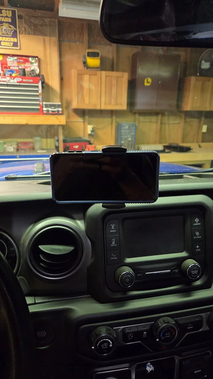 Jeep Wrangler JL Bulletpoint vs Tackform phone mount side by side comparison 20260707_184338