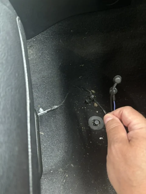 Jeep Wrangler JL Unknown cable underneath seat ?? IMG_7039