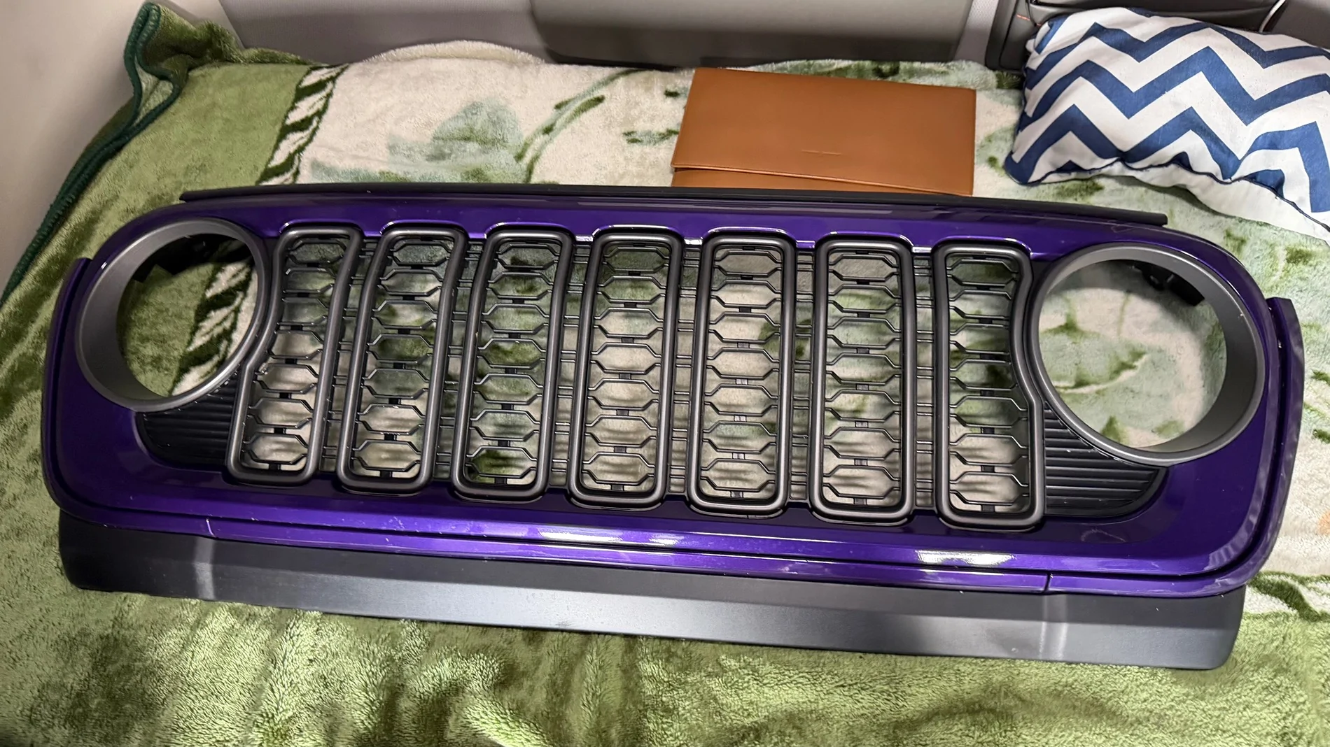 Jeep Wrangler JL Bought 2024+ Updated Grille. Need Help with paint code... tempImagevJBcDT