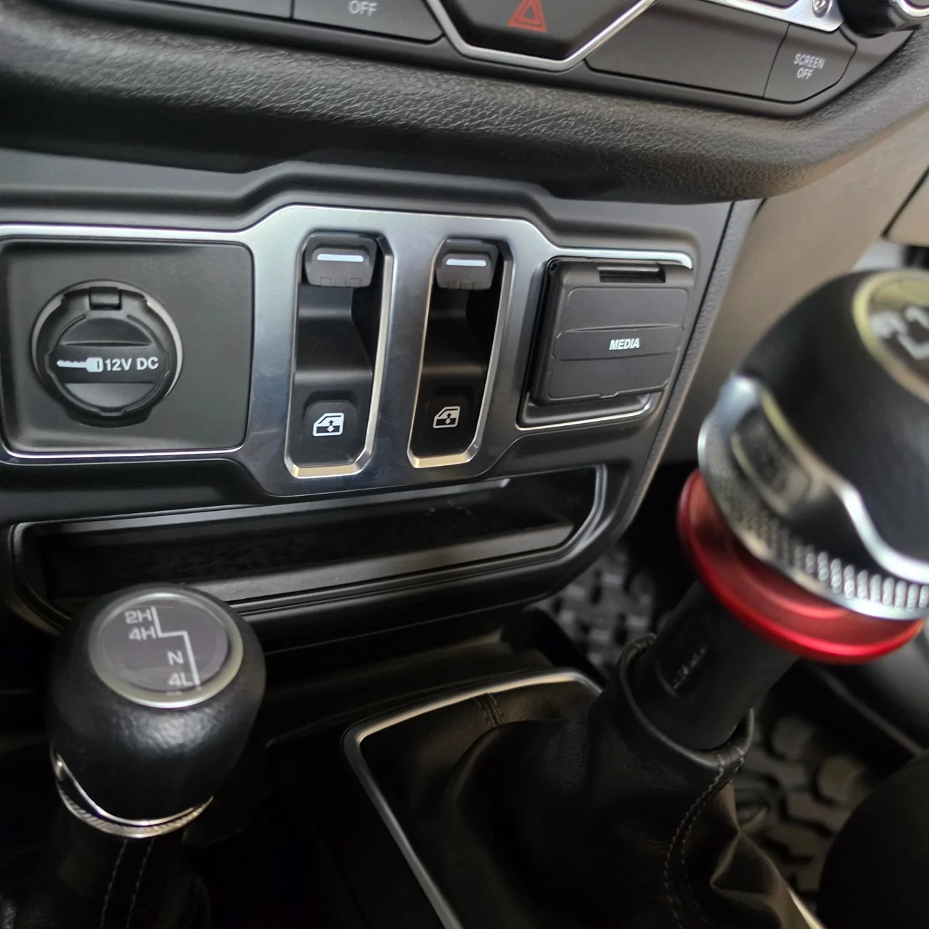 Jeep Wrangler JL Adding Aux switch group 20260525_174654
