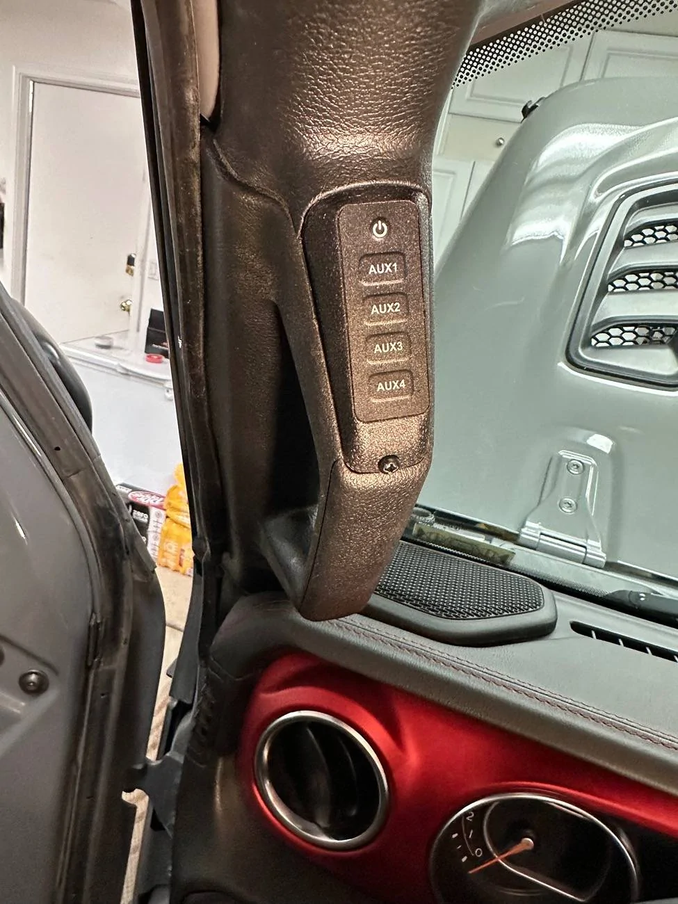 Jeep Wrangler JL Adding Aux switch group IMG_1119