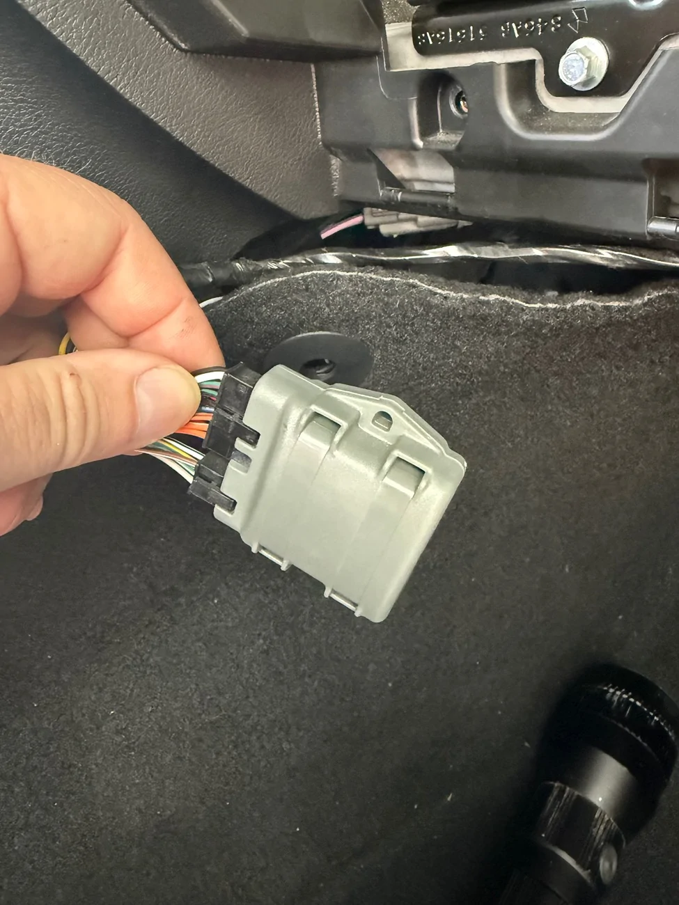 Jeep Wrangler JL After market button and device. IMG_3803