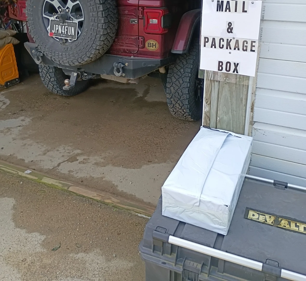 Jeep Wrangler JL WOLFBOX Telescopic Camping Light Has Arrived. Pics & Initial Thoughts. BTW - This was NOT given to me in exchange for a review. Light_Arrival
