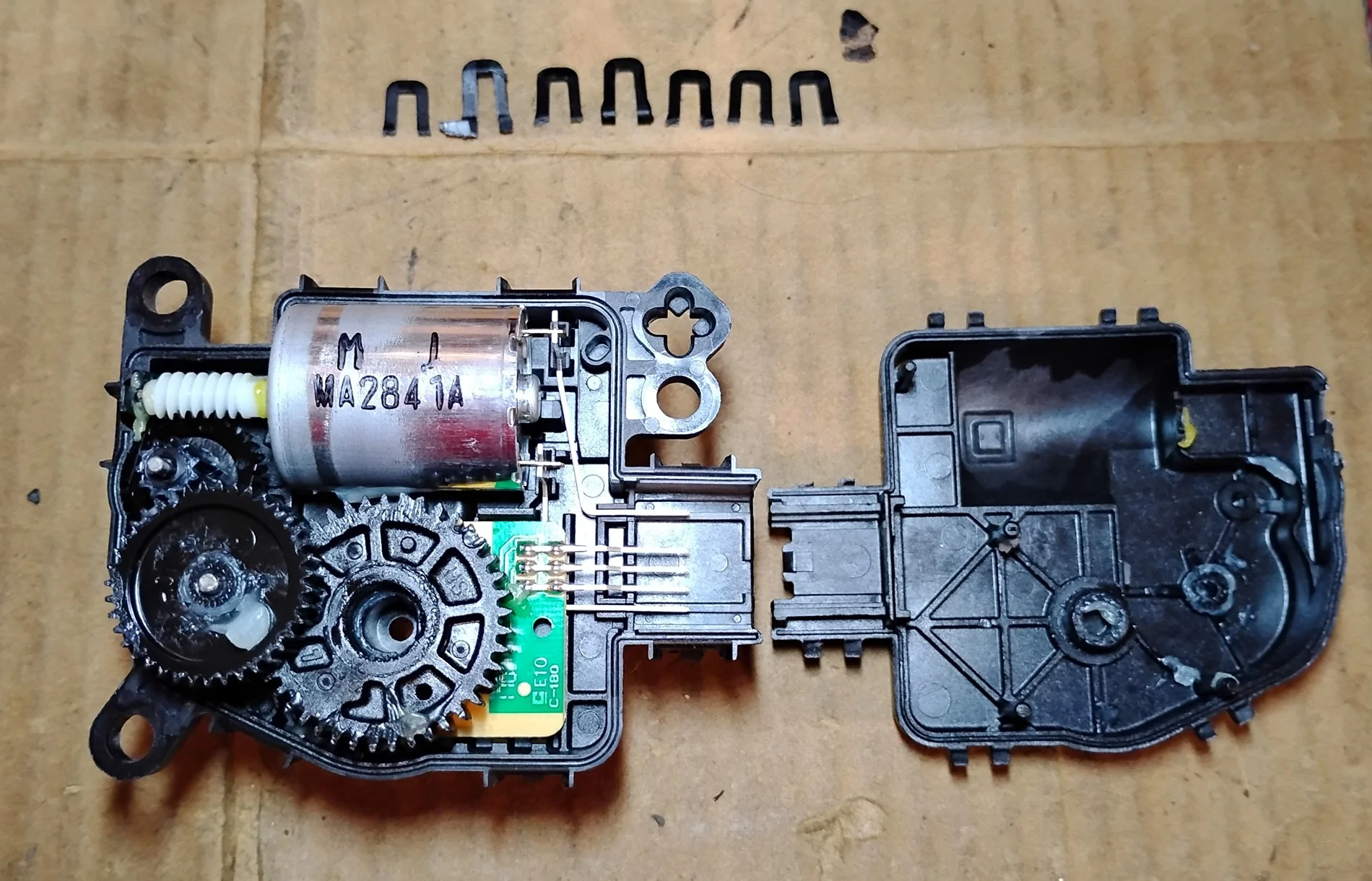 Jeep Wrangler JL Replacing blend door actuator IMG_20260810_190104384