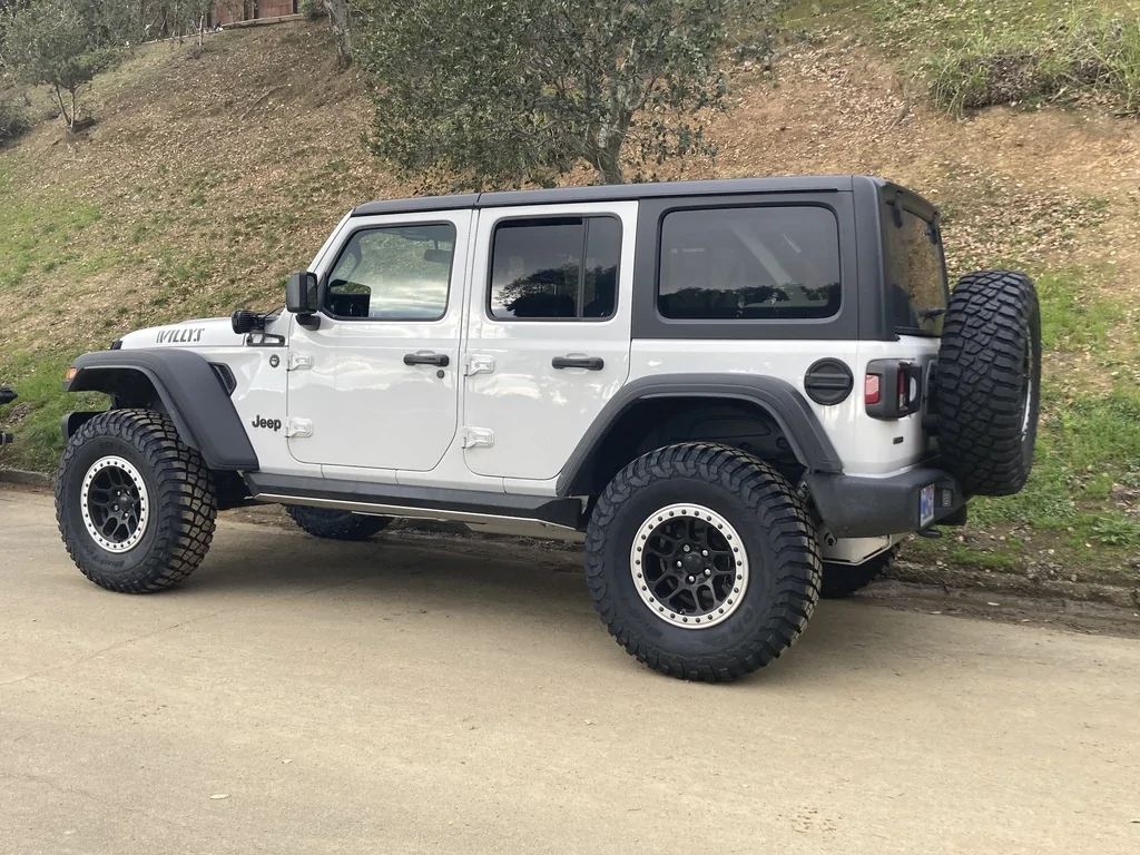 Jeep Wrangler JL Sliders (boat-side / angled) - recommendations? 8AB29291-6F09-44D8-8AEA-FBBB3B20E2C3_1_105_c