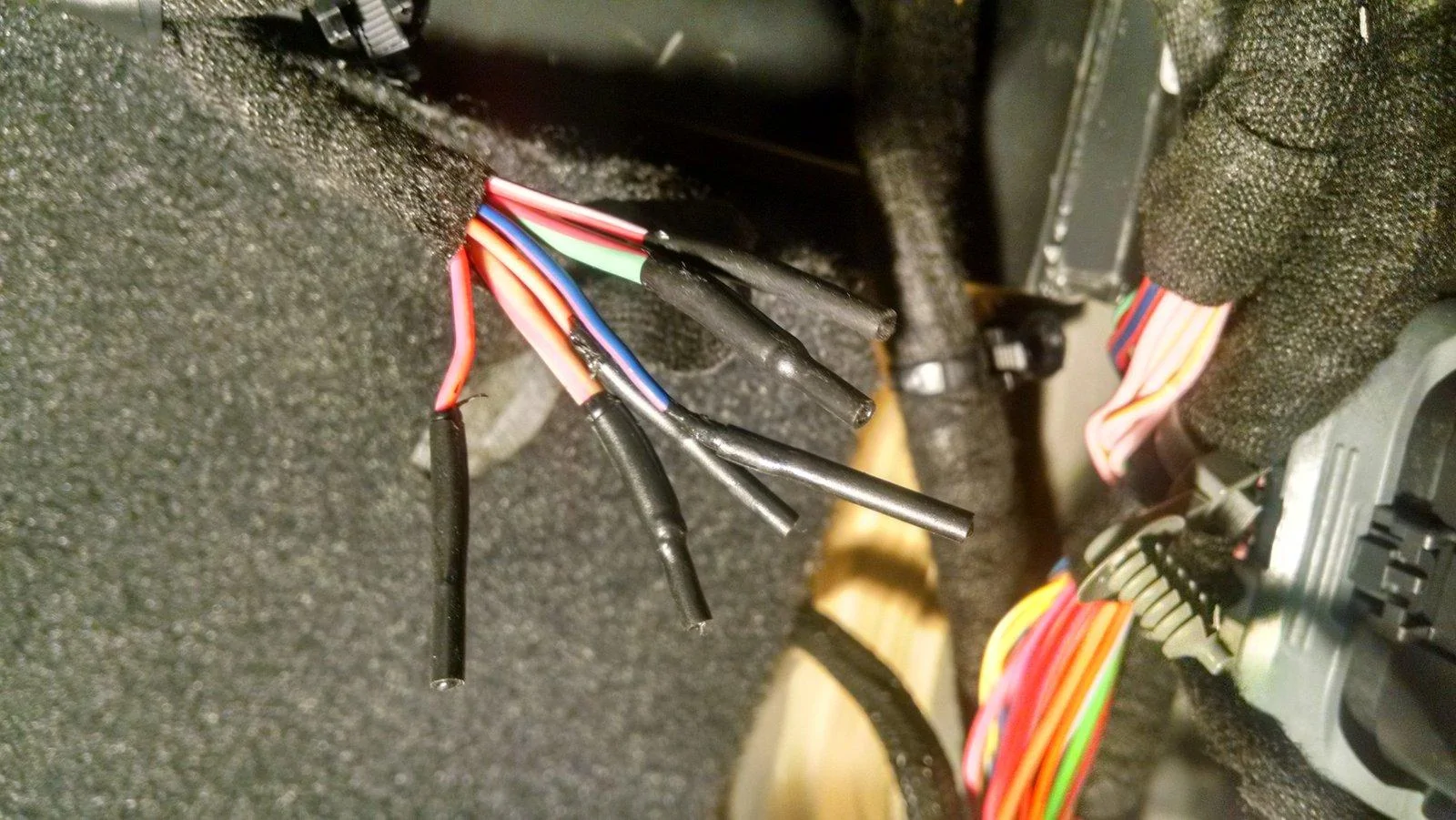 Jeep Wrangler JL AUX switch wire code? IMG_20181112_114915071_HDR[1]