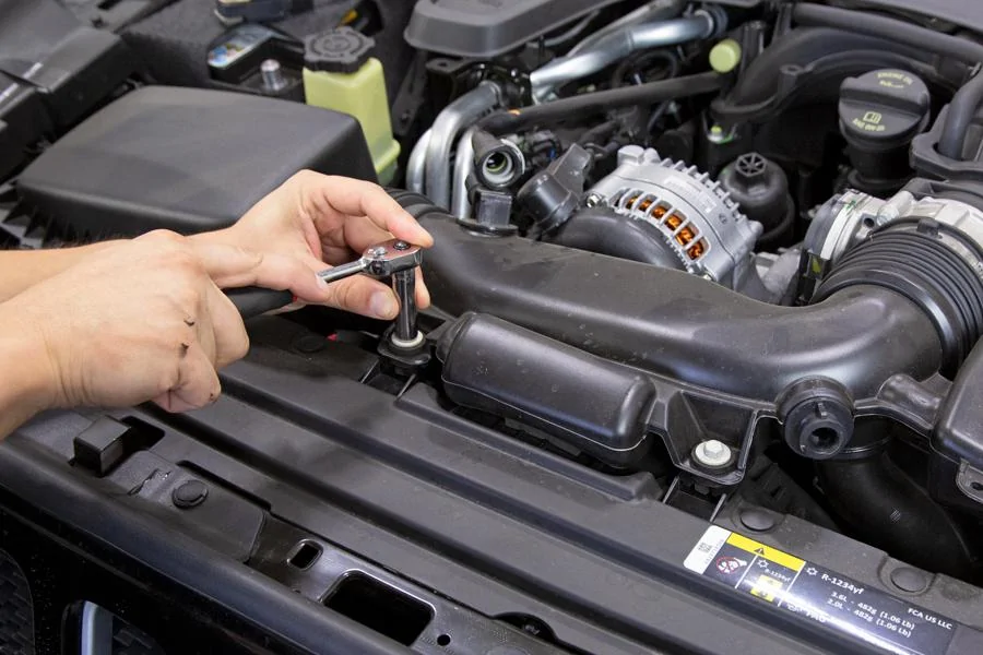 Jeep Wrangler JL How-to install S&B Filter Cold Air Intake Unbolt-Intak