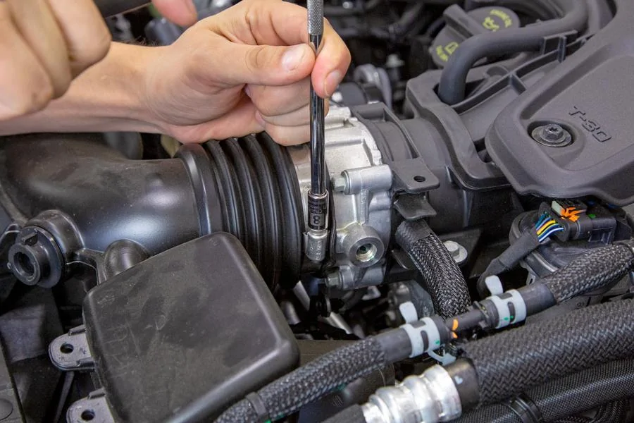 Jeep Wrangler JL How-to install S&B Filter Cold Air Intake Rmv-TBI-clam