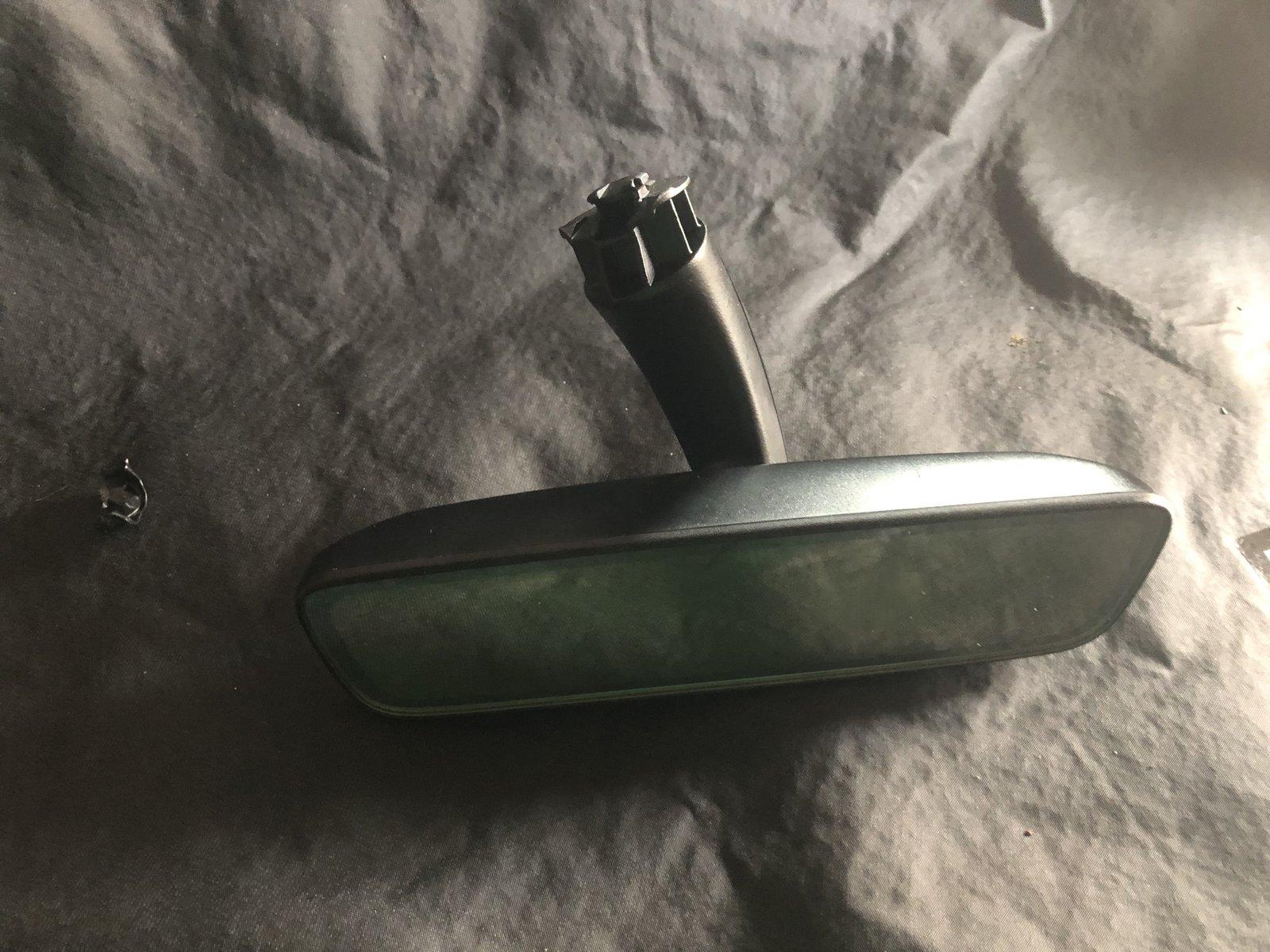 Jeep Wrangler JL FS:  OEM auto-dim mirror 1CA57F19-C0CF-45C2-94E9-97DED7163866