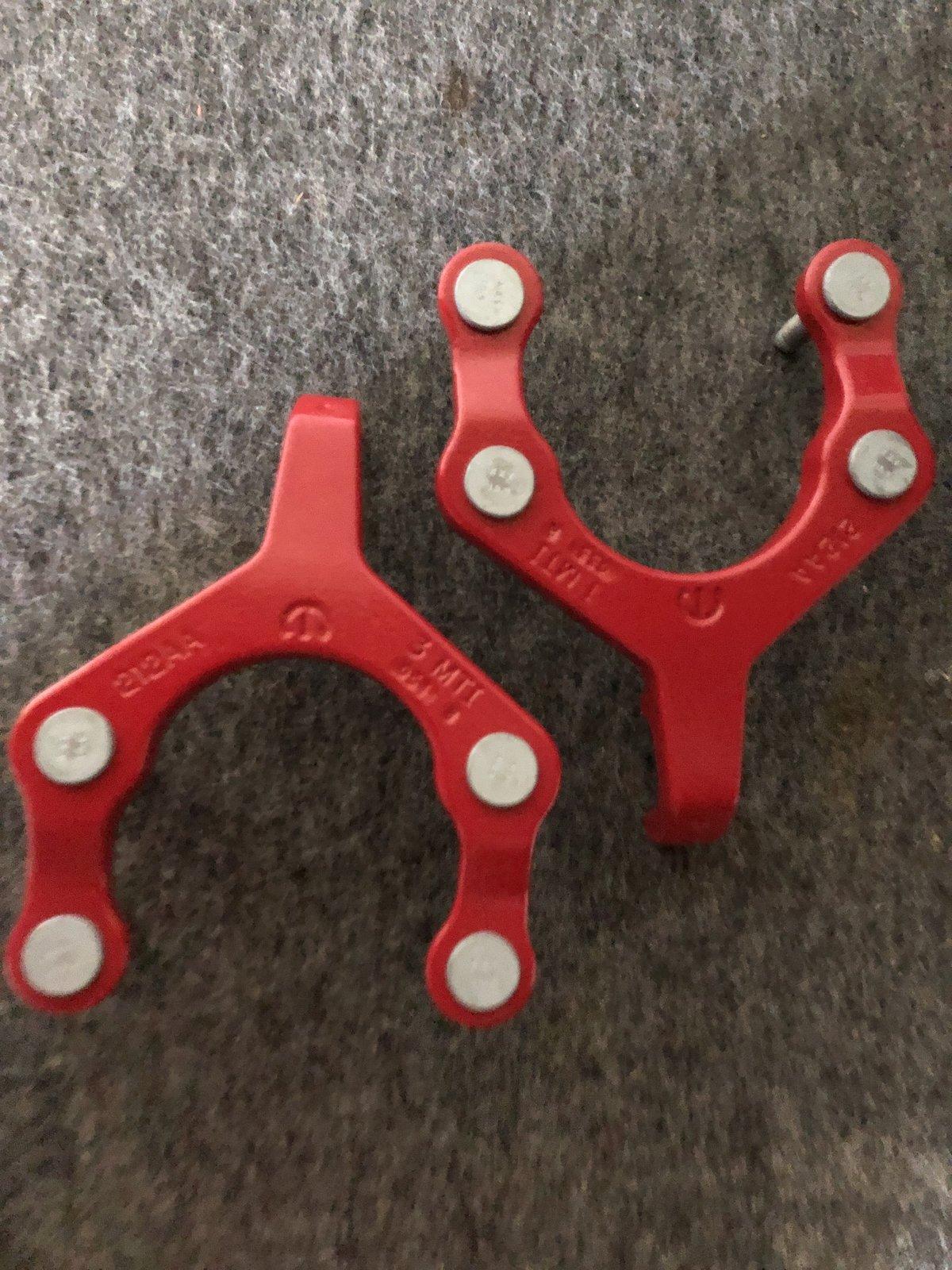 Jeep Wrangler JL (2) red front tow hooks 9C34D84F-1135-4A91-BBD4-161F7B7E0D6A