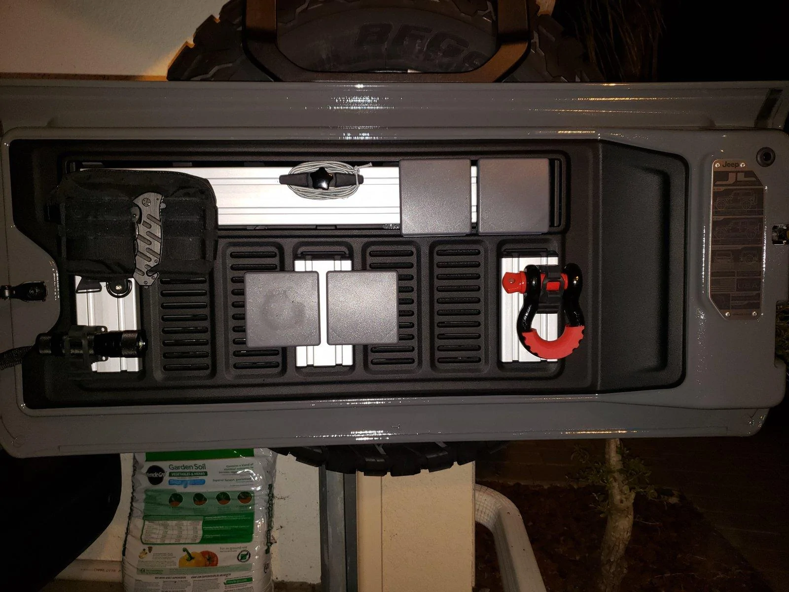 Jeep Wrangler JL Raider Rack System:  Interior Storage for Tailgate 2