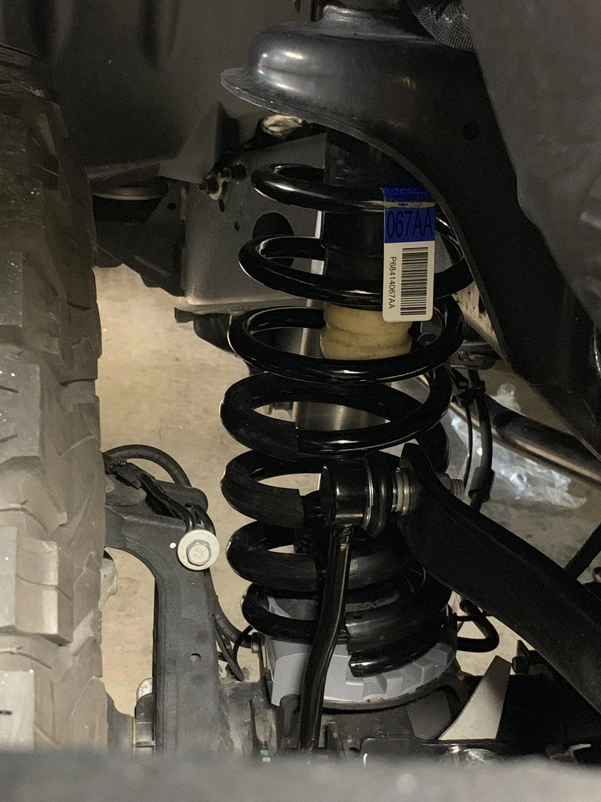 Jeep Wrangler JL Mopar Lift Installed with EVO MFG correction bracket IMG_0581