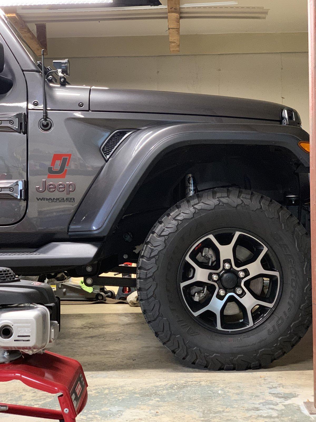 Jeep Wrangler JL Mopar Lift Installed with EVO MFG correction bracket IMG_0577