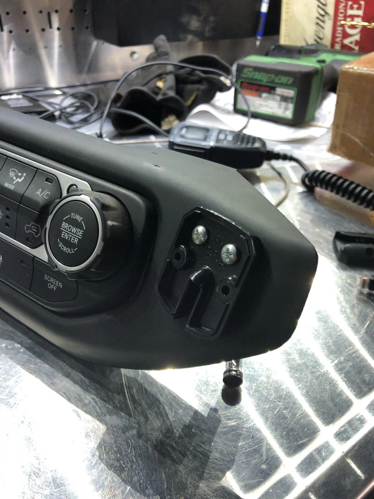 Jeep Wrangler JL Bearcat Off-Road CMX760 CB Install IMG_3770